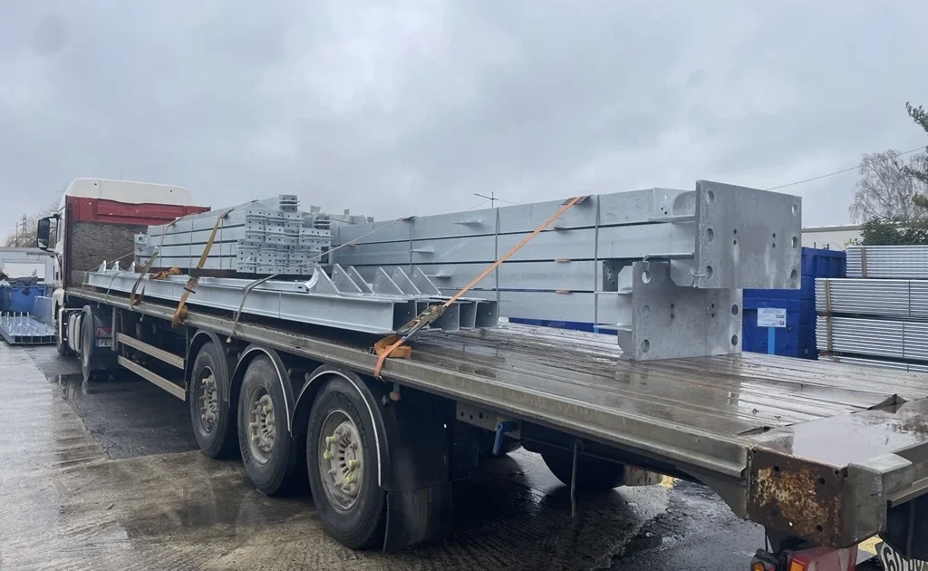 transport structure galvanisée ferme photovoltaïque livraison chantier 34